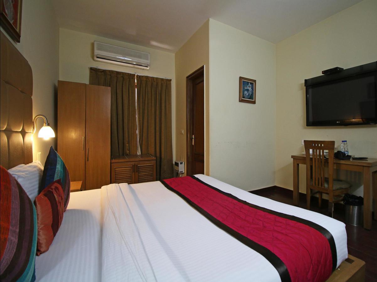 Hotel Oscar - Hauz Khas New Delhi Exterior photo